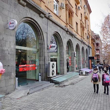 Abovyan 36 Apt & Tour Yerevan Exterior photo
