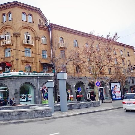 Abovyan 36 Apt & Tour Yerevan Exterior photo