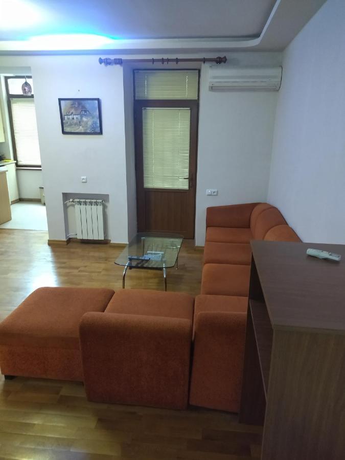 Abovyan 36 Apt & Tour Yerevan Exterior photo