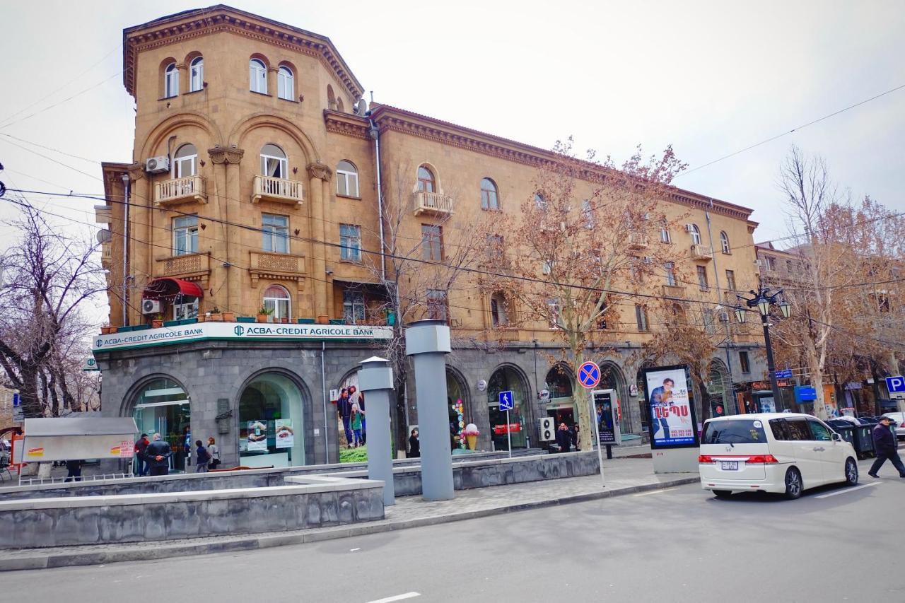 Abovyan 36 Apt & Tour Yerevan Exterior photo